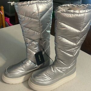 Insulated tall silver boots-NWT